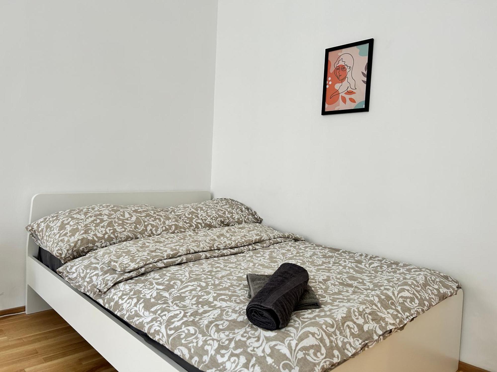 Sunny & Calm Long Term - Free Parking Apartment